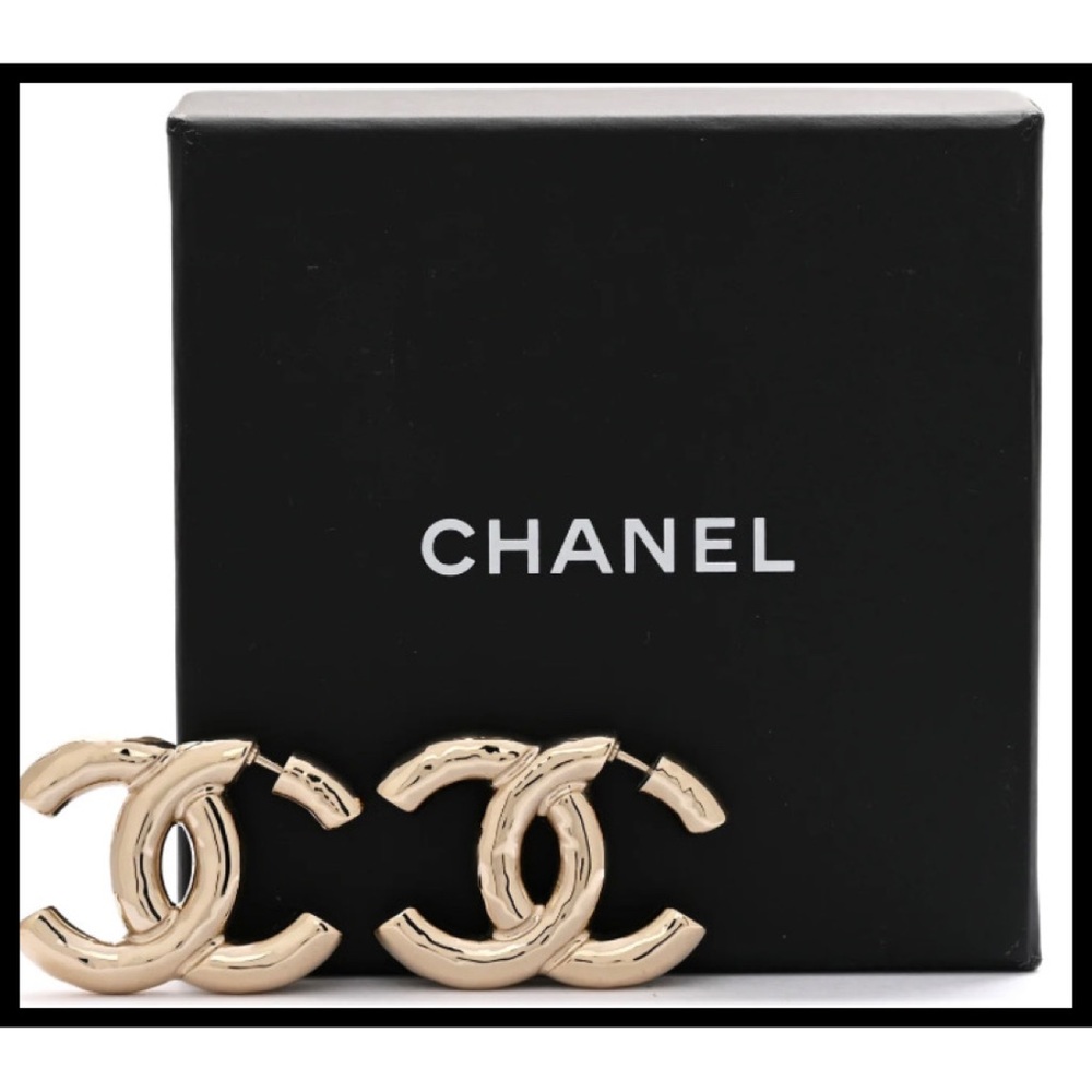 Chanel Gold Interlocking CC Logo Earrings - - Picture 3 of 9